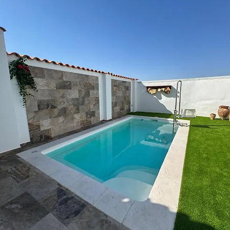 Maestra Anita Perez *