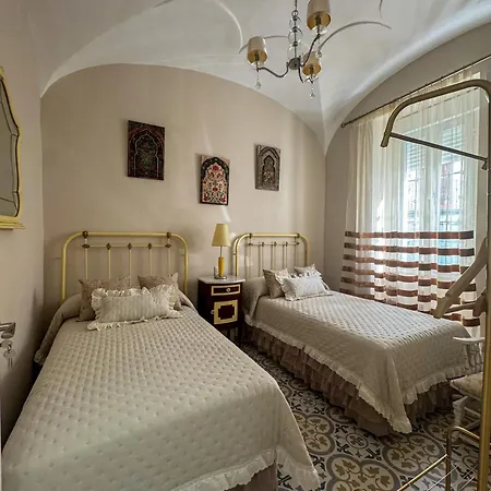 Maestra Anita Perez *