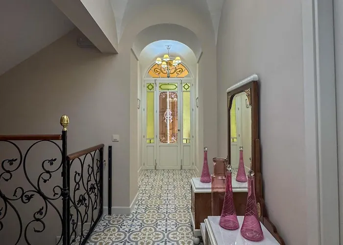 Maestra Anita Perez *