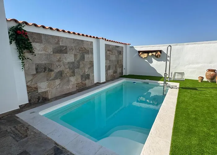 Maestra Anita Perez *