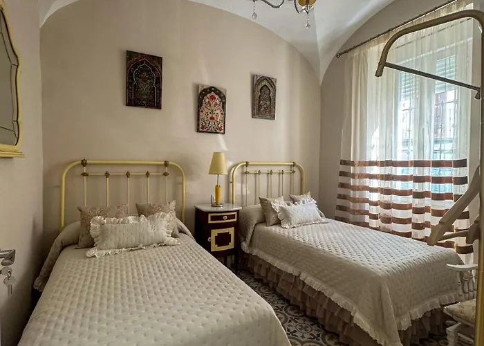 Maestra Anita Perez *